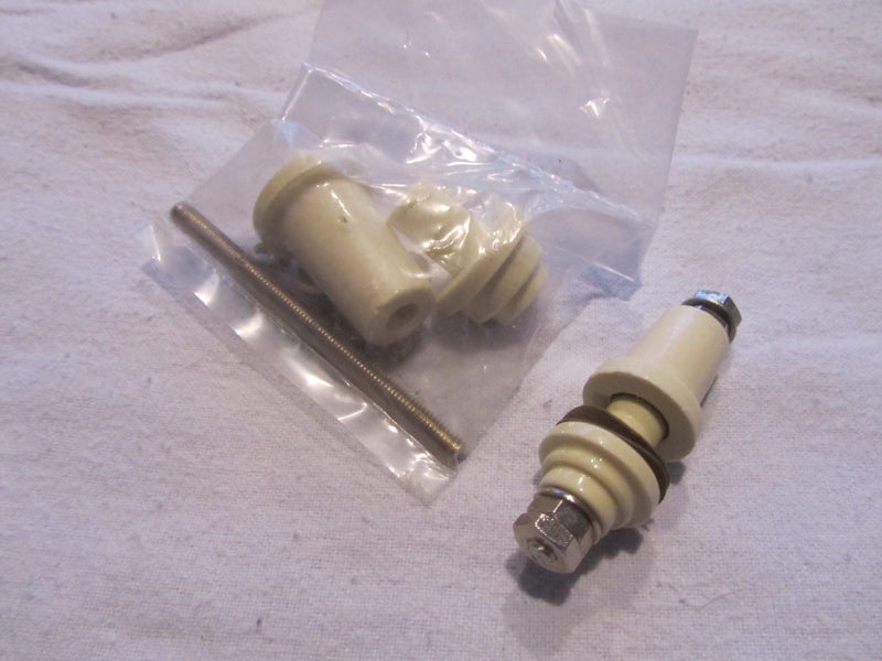 FEED THRU PORCELAIN INSULATOR E F Johnson 135-42 QTY 2 Carousel 2