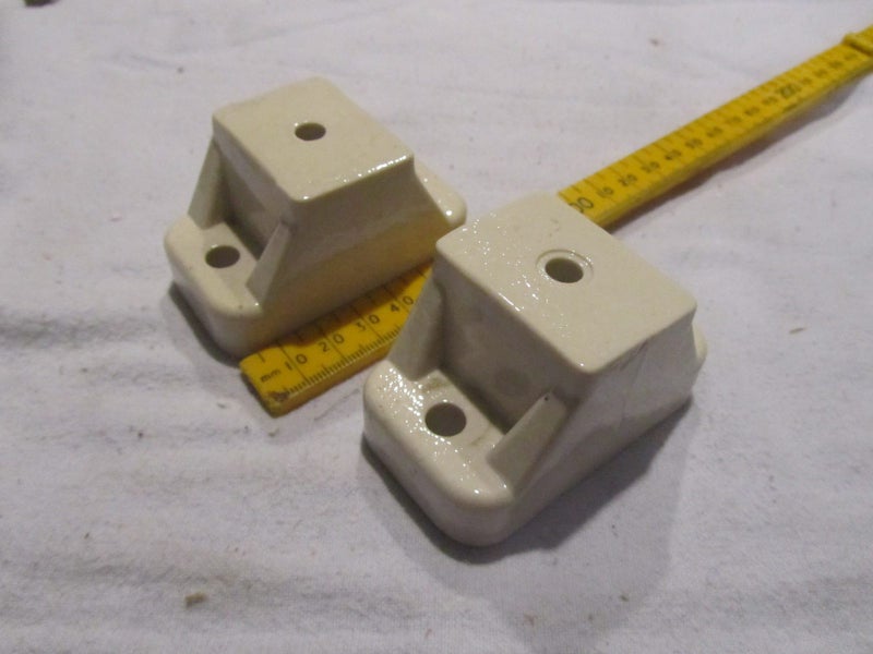 STAND-OFF PORCELAIN INSULATOR BLOCK NZI Carousel 2
