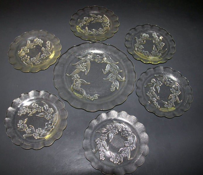 KIG Group Glass Desert Set Carousel 1
