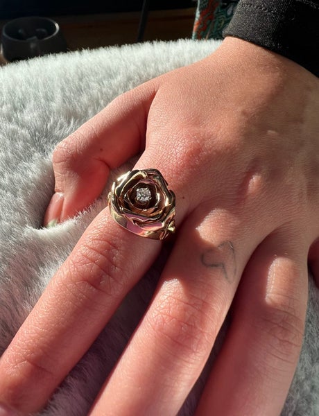 Vintage Tiffany & Co rose, yellow & white gold rose 14ct Ring Carousel 1