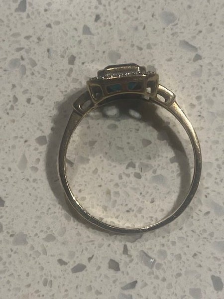 BEAUTIFUL EMERALD RING 18CT GOLD WITH DIAMOND SPECKS Carousel 2