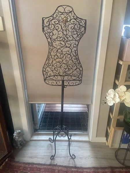 ORNATE METAL MANNEQUIN Carousel 1