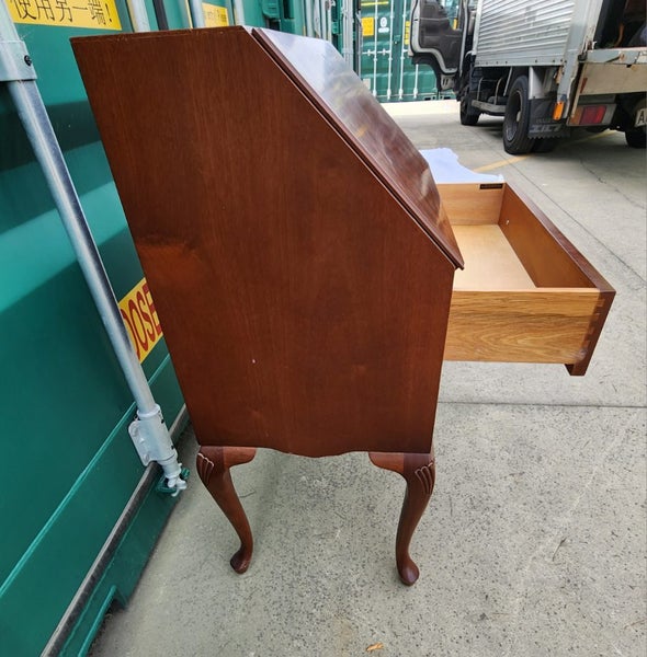Beautiful desk Carousel 5