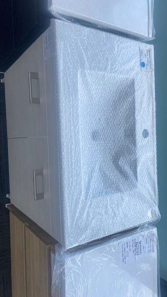 QUBE 750 FLOORSTANDING VANITY IN WINTER BIRCH - CANCELLED ORDER Carousel 3
