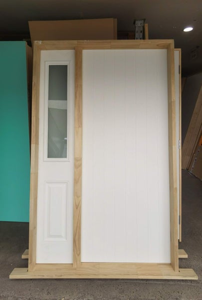 EXTERIOR FIBREGLASS VERTICAL GROOVE DOOR & SIDELITE PREHUNG Carousel 1