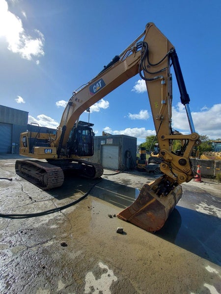 2018 Caterpillar 323-07 Carousel 2