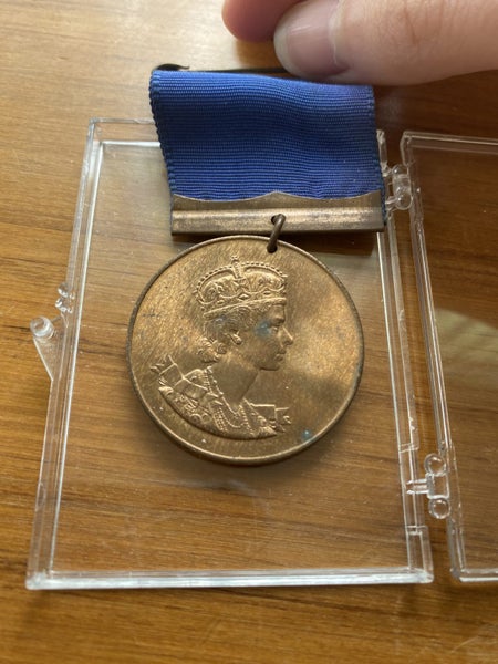 VINTAGE Queen Elizabeth II Royal visit badge/pin/medal 1953-54! Carousel 10