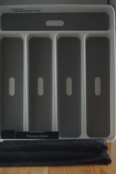*CUTLERY UTENSIL TRAY - 'MADESMART' CUTLERY 5 COMPARTMENT - NON SLIP; $1 RESERVE Carousel 1