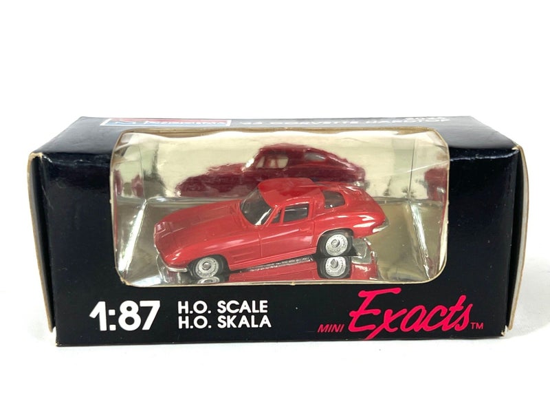 63 Corvette Hardtop. Monogram Model .Diecast. Carousel 2
