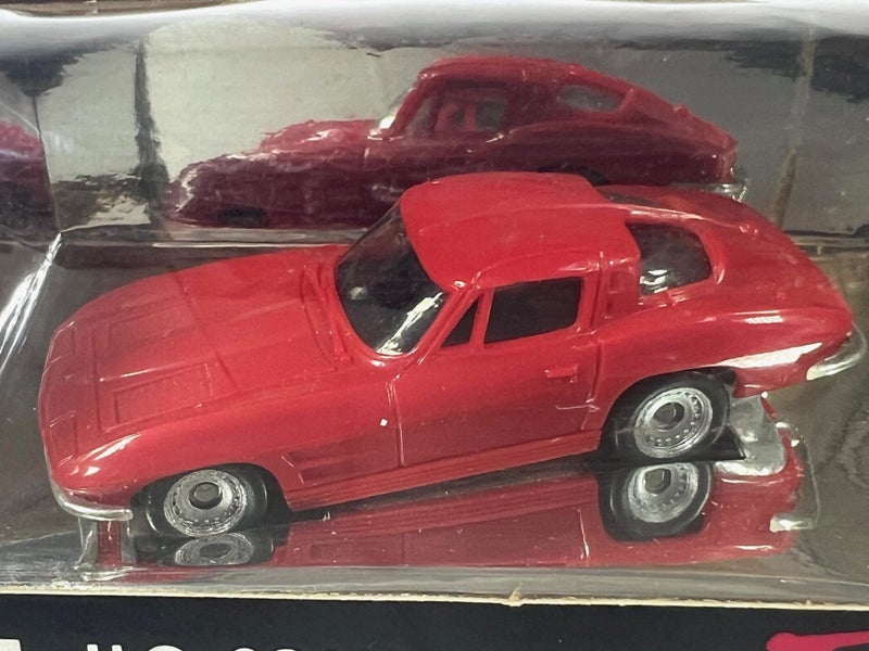 63 Corvette Hardtop. Monogram Model .Diecast. Carousel 1