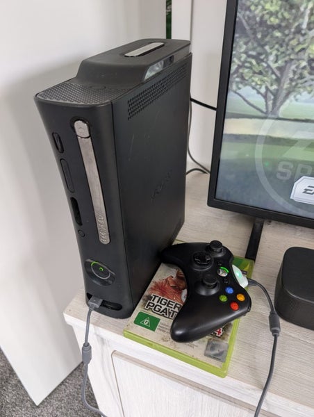 Xbox 360 with games Carousel 1