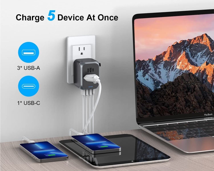 Universal Travel Adapter Black Carousel 9