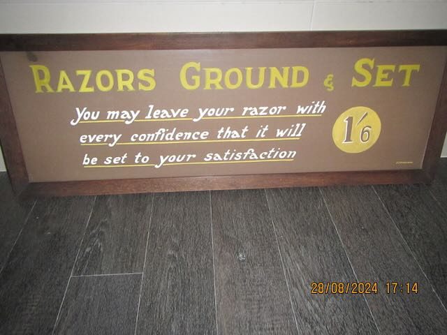 Shaver Collection - 37 rare shavers / old counter display unit / Replica ads Carousel 20