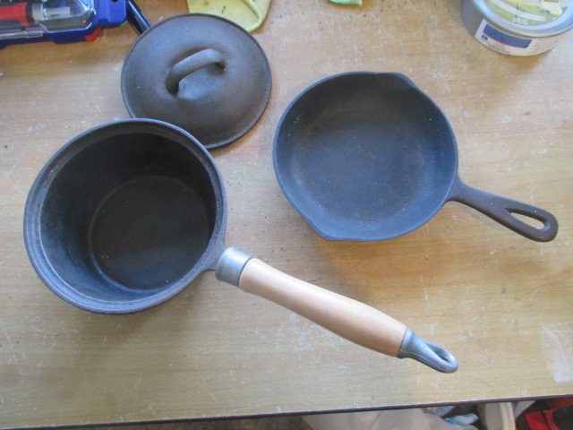 CAST IRON FRYPAN AND SAUCEPAN Carousel 2