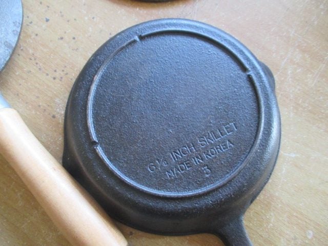 CAST IRON FRYPAN AND SAUCEPAN Carousel 4