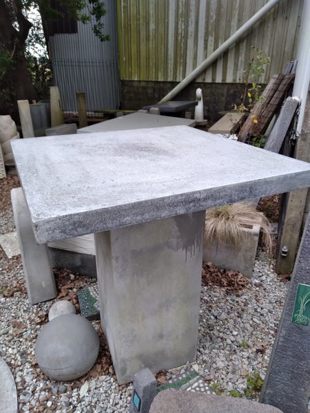 Concrete Bar Leaner - 1m square Carousel 3