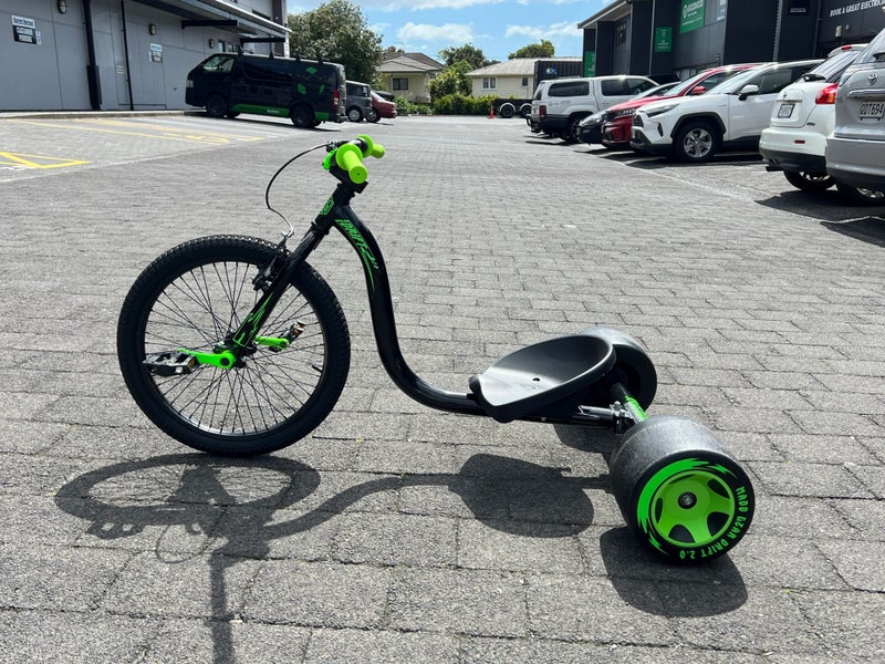 MADD DRIFT 2.0 TRIKE Carousel 2