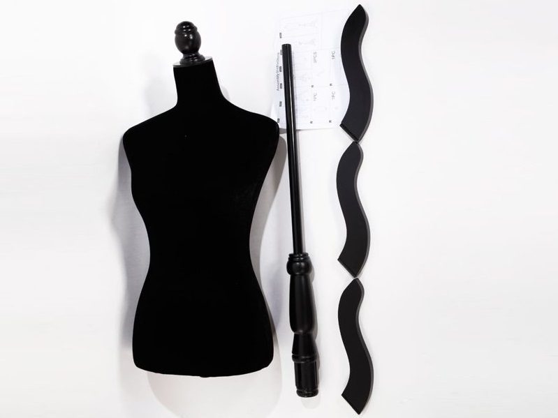07-5 BLACK HALF BODY MANNEQUIN WOODEN Style STAND VELVET SURFACE Carousel 1