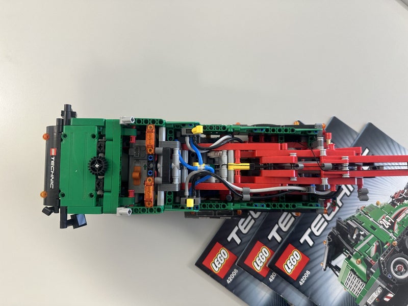 Lego Technic 42008 - Service Truck Carousel 5