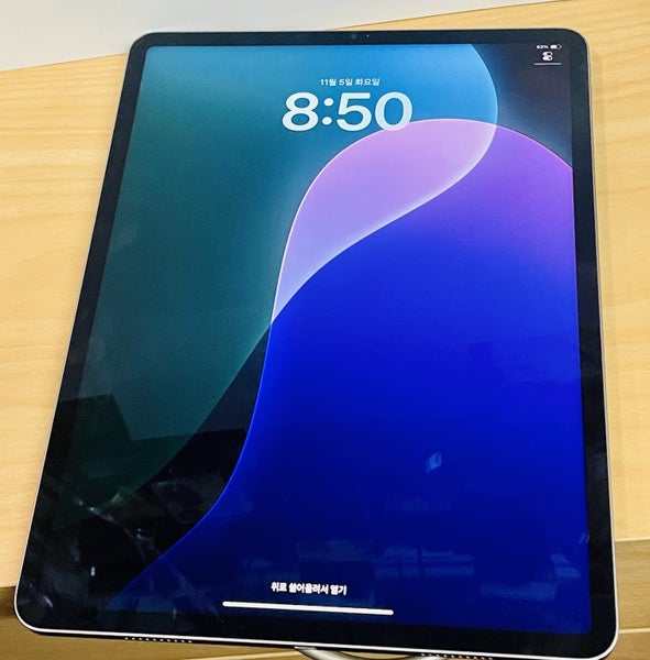 Apple iPad Pro 12.9" (6th Gen, 2022) 128GB Wi-Fi - Space Grey Carousel 18