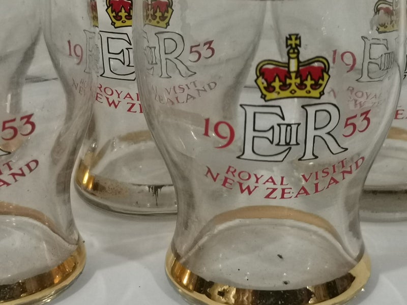 7 NZ Royal Visit Sherry Glasses 1953 gold rim Carousel 2