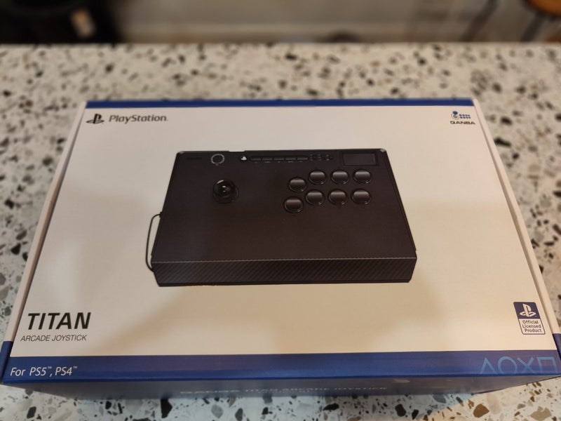 Qanba Titan Arcade Stick Carousel 1