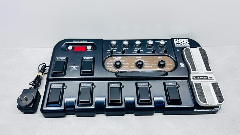 Line 6 Floor POD Plus - Black Carousel 1