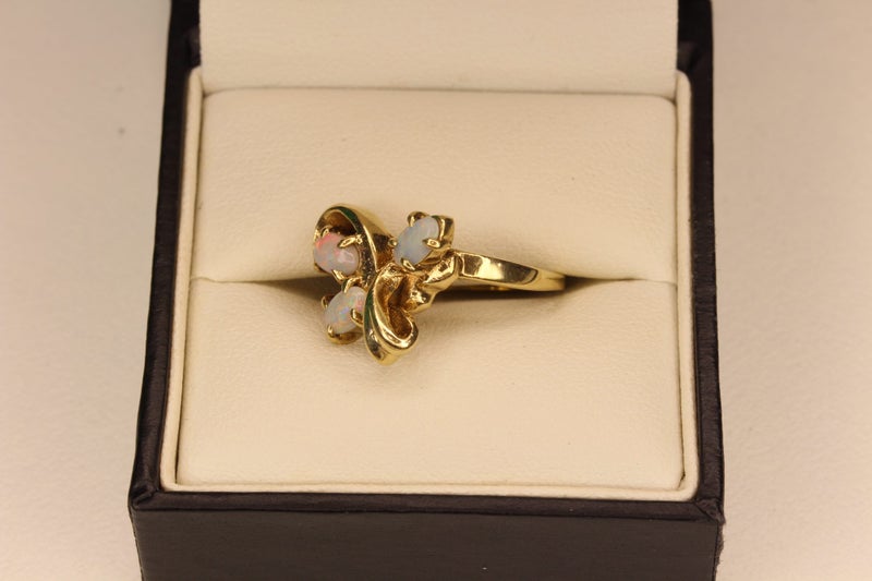9ct Opal ring Carousel 2