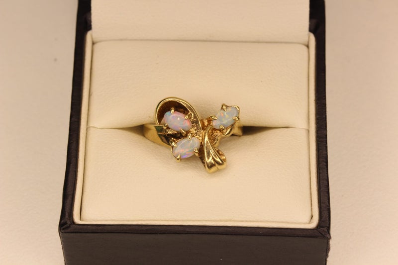 9ct Opal ring Carousel 1