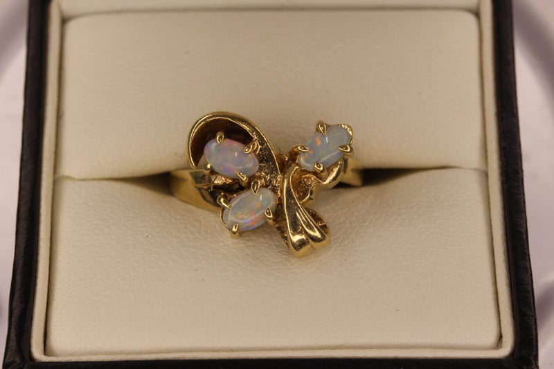 9ct Opal ring Carousel 7