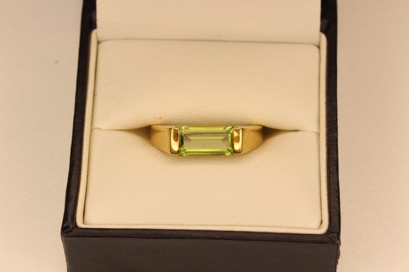 18ct Tourmaline ring Carousel 1