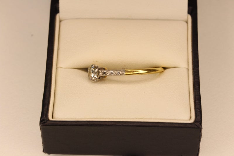 0.33CT 18ct Diamond ring Carousel 2