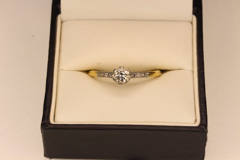 0.33CT 18ct Diamond ring Carousel 1
