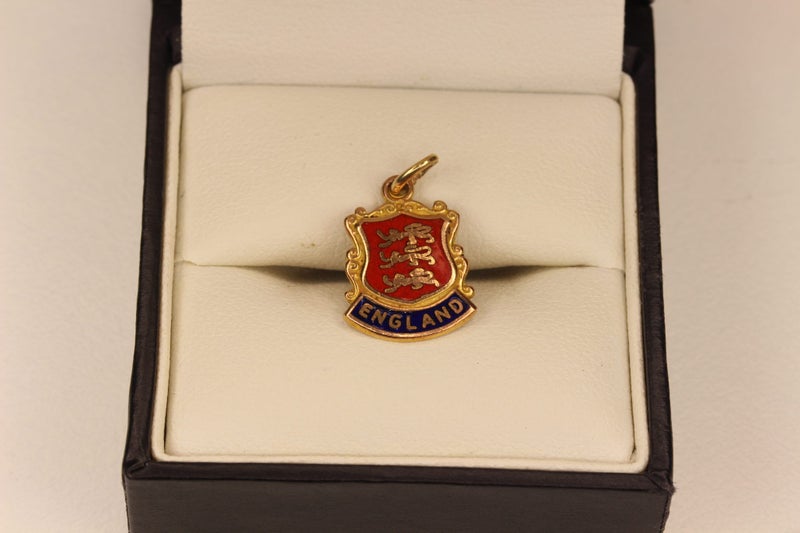 9ct Enamel ‘England’ pendant Carousel 1