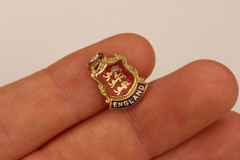 9ct Enamel ‘England’ pendant Carousel 3