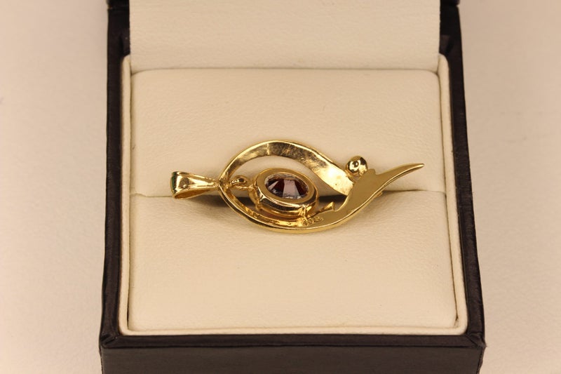 9ct Garnet pendant Carousel 2