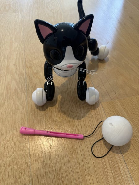 Zoomer Kitty, Interactive Toy Carousel 2