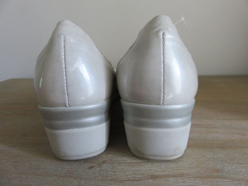 PITILLOS, STYLISH WHITE/GREY TWO-TONE MED WEDGE HEELS, SZ 9/10 (41) Carousel 10