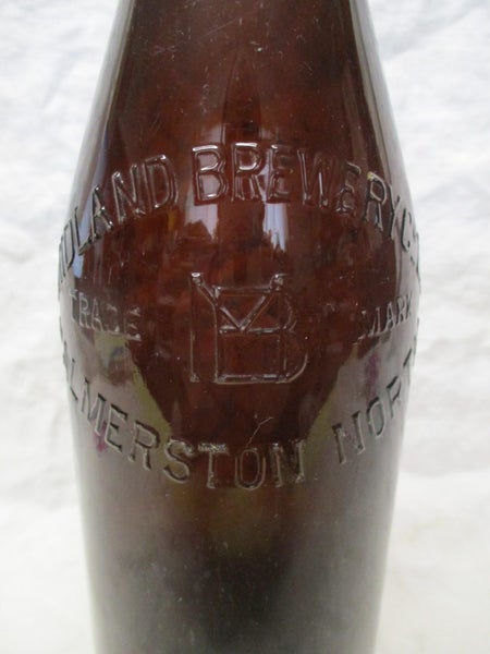 MWX 8859 - NZ Crown Top Beer Bottle 26oz - Midland Brewery Palmerston North Carousel 2