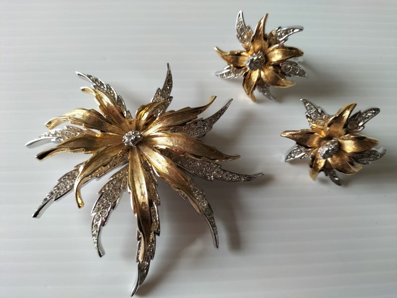 VINTAGE BOUCHER BROOCH AND EARRING SET - SIGNED AND NUMBERED Carousel 1