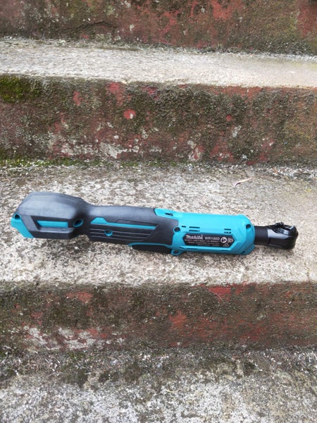 Makita WR100D 12Vmax CXT Ratchet Wrench Skin Only Carousel 2