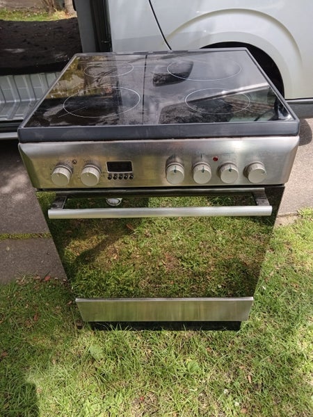 Ariston Freestanding Oven v Ceramic Cooktop in Stainless Steel Carousel 1