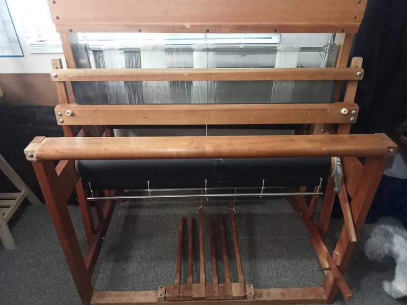 Floor weaving loom+big box weaving thread cones Carousel 2