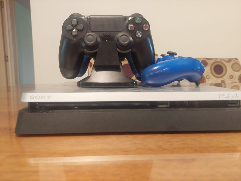 PS4 Slim 1TB Console Plus Controllers Charging Dock Carousel 2