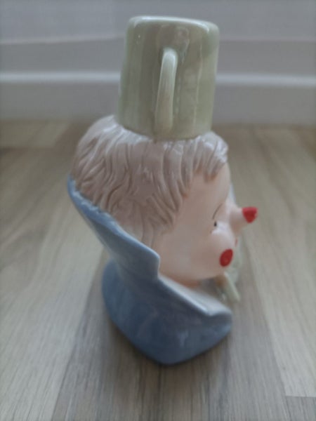 Clown figure Carousel 4