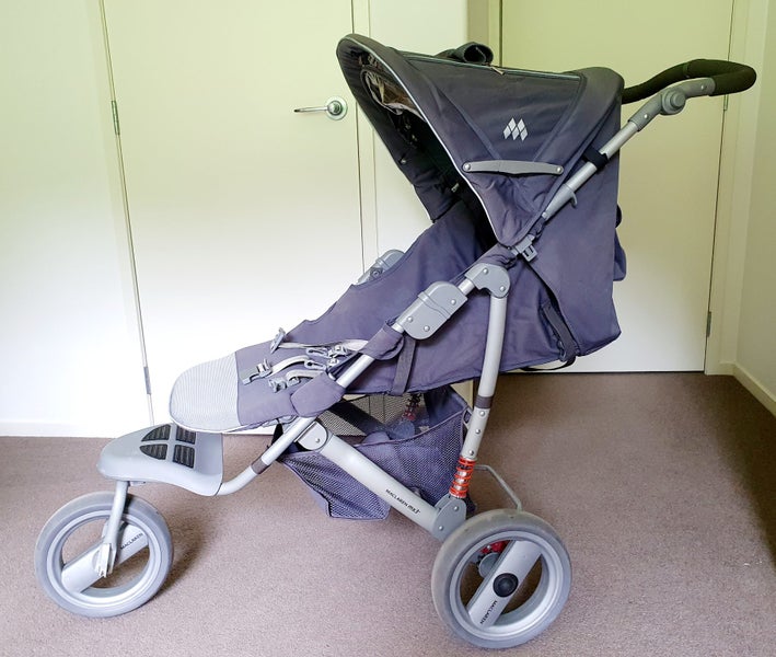 Maclaren Stroller and Interchangeable Bassinette Carousel 1