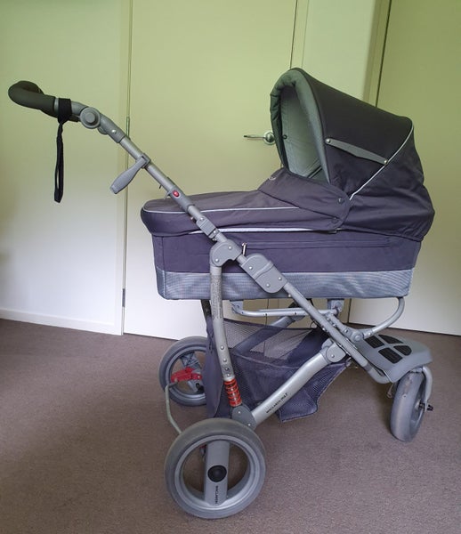 Maclaren Stroller and Interchangeable Bassinette Carousel 19