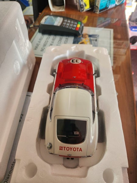 Autoart 1:18 Toyota 2000gt Carousel 2
