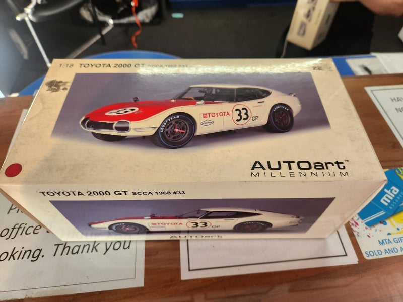 Autoart 1:18 Toyota 2000gt Carousel 5