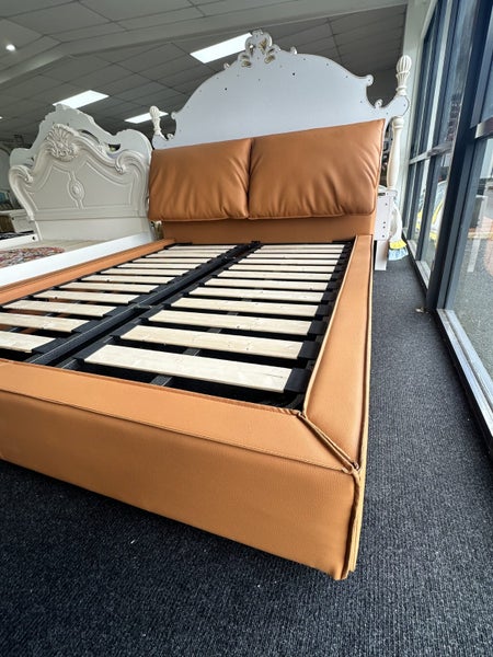 queen size 5 Pieces bedroom set Carousel 8